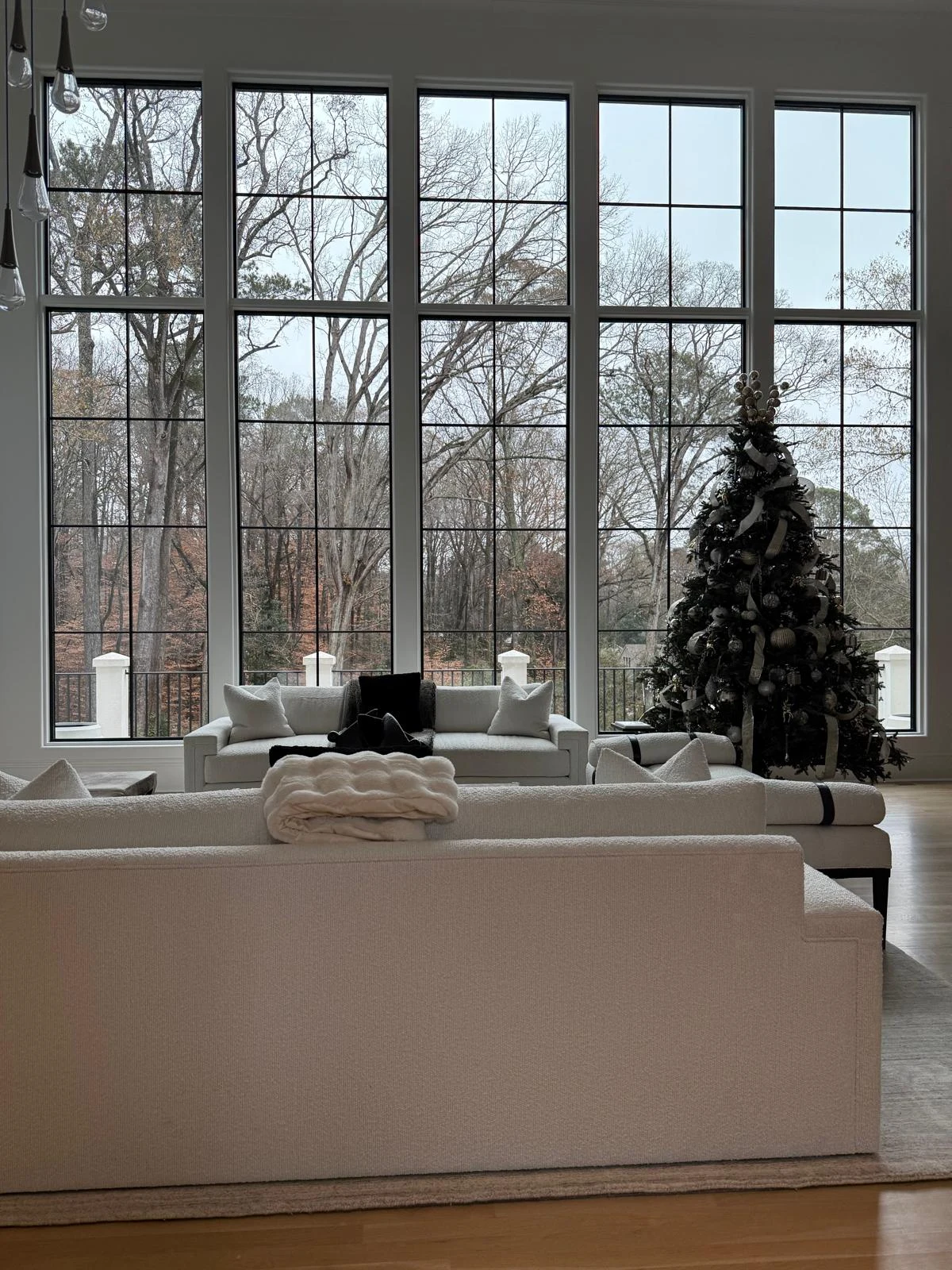 Living room with floor-to-ceiling panoramic windows